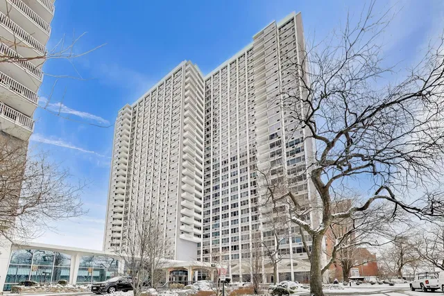 $194,900 | 4250 North Marine Drive, Unit 2324, Chicago, IL 60613
