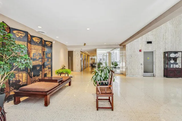 $194,900 | 4250 North Marine Drive, Unit 2324, Chicago, IL 60613