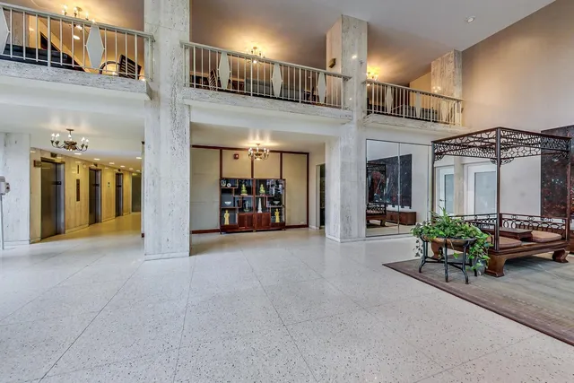 $194,900 | 4250 North Marine Drive, Unit 2324, Chicago, IL 60613