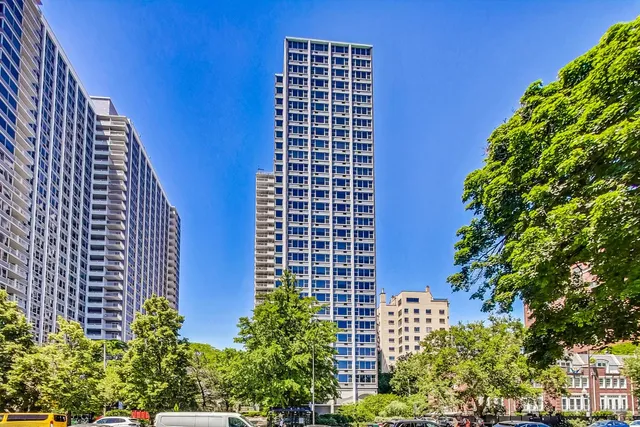 $194,900 | 4250 North Marine Drive, Unit 2324, Chicago, IL 60613