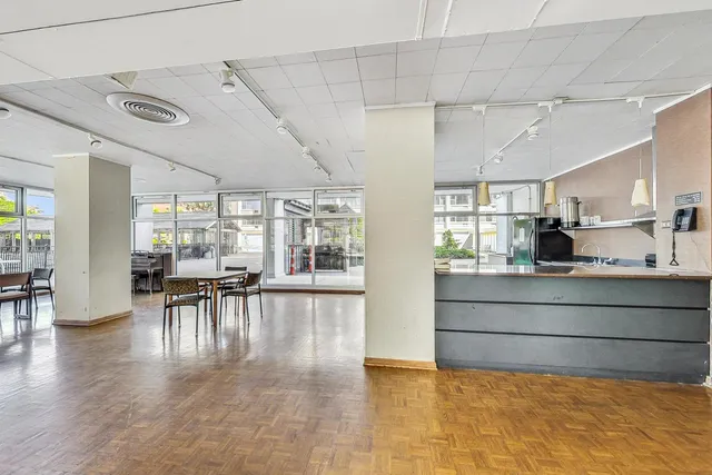 $194,900 | 4250 North Marine Drive, Unit 2324, Chicago, IL 60613