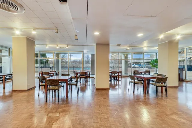 $194,900 | 4250 North Marine Drive, Unit 2324, Chicago, IL 60613