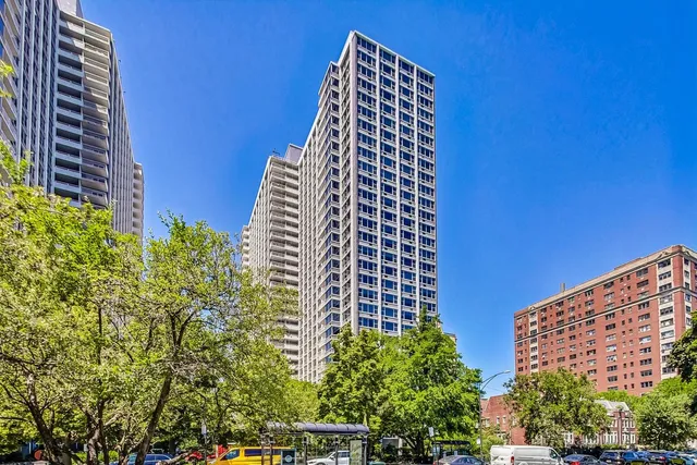 $194,900 | 4250 North Marine Drive, Unit 2324, Chicago, IL 60613