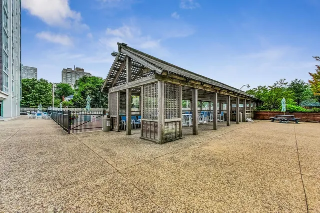 $194,900 | 4250 North Marine Drive, Unit 2324, Chicago, IL 60613