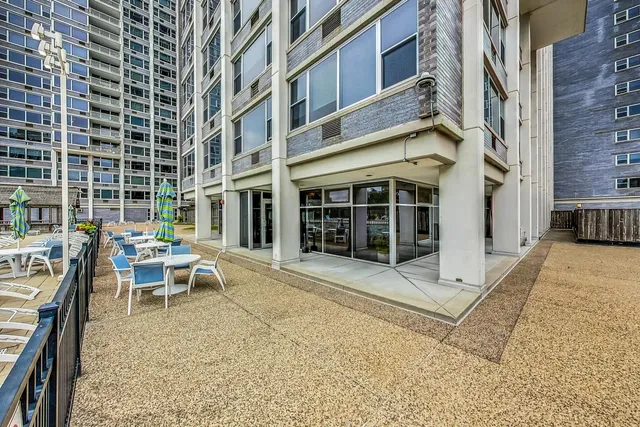 $194,900 | 4250 North Marine Drive, Unit 2324, Chicago, IL 60613