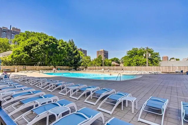 $194,900 | 4250 North Marine Drive, Unit 2324, Chicago, IL 60613