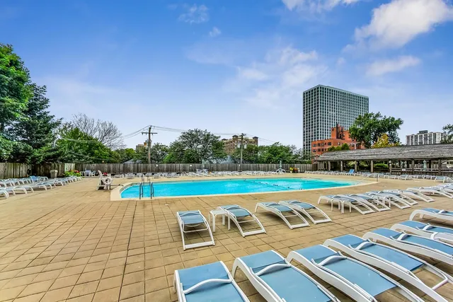 $194,900 | 4250 North Marine Drive, Unit 2324, Chicago, IL 60613