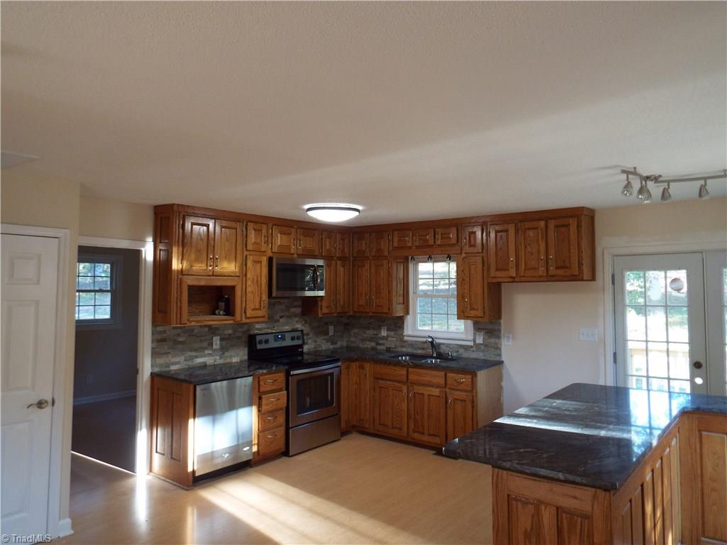 4560 Colonial Circle Trinity, NC 27370 - Photo 6 of 18 Gallery Image 6