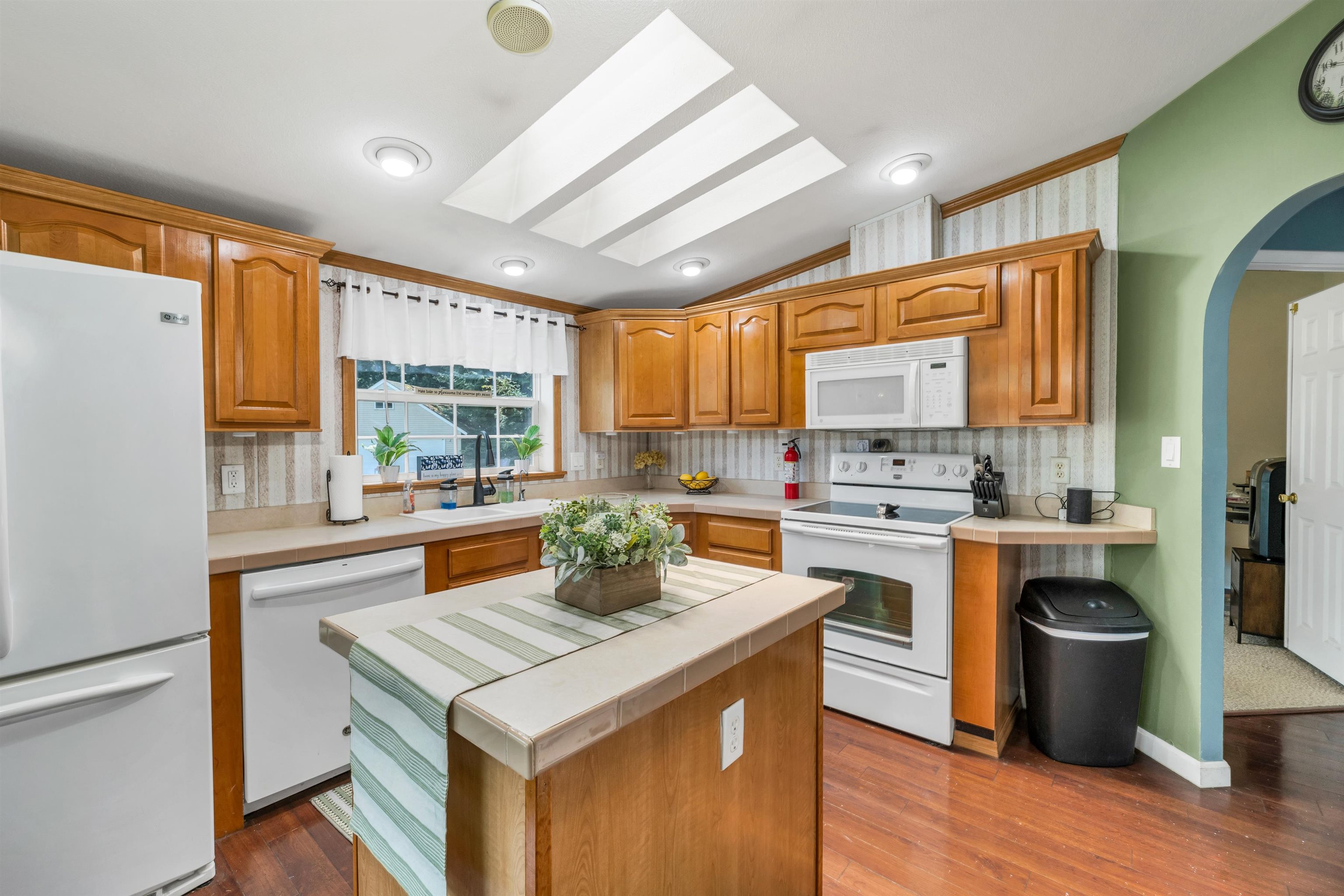 24 Osprey Road Alton, NH 03809 - Photo 2 of 26