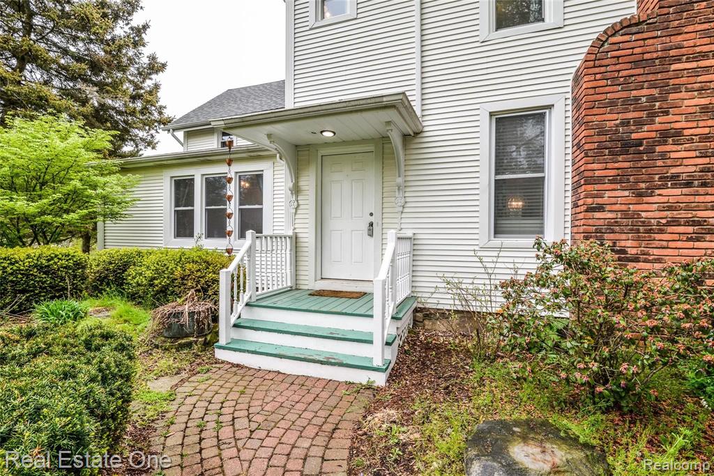 2439 East Coon Lake Road Howell, MI 48843 - Photo 7 of 61