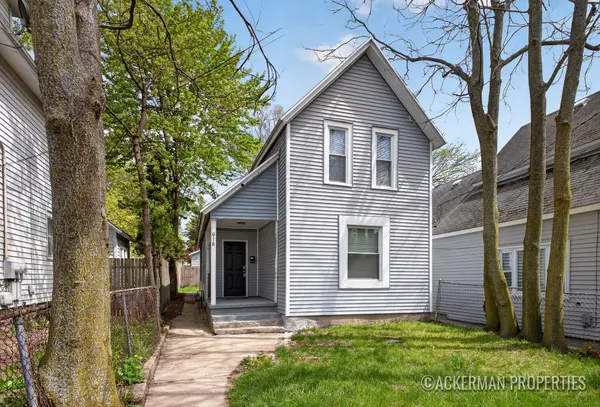 $239,900 | 918 Lafayette Avenue Northeast, Grand Rapids, MI 49503