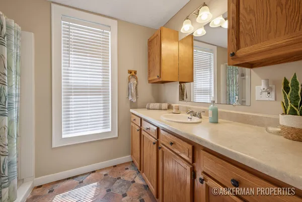 $239,900 | 918 Lafayette Avenue Northeast, Grand Rapids, MI 49503