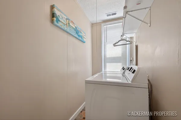 $239,900 | 918 Lafayette Avenue Northeast, Grand Rapids, MI 49503