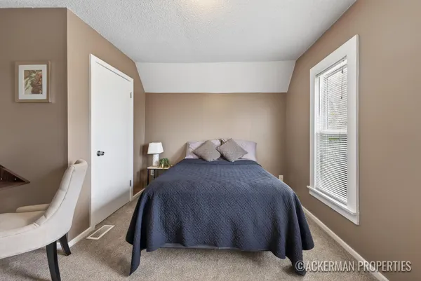 $239,900 | 918 Lafayette Avenue Northeast, Grand Rapids, MI 49503