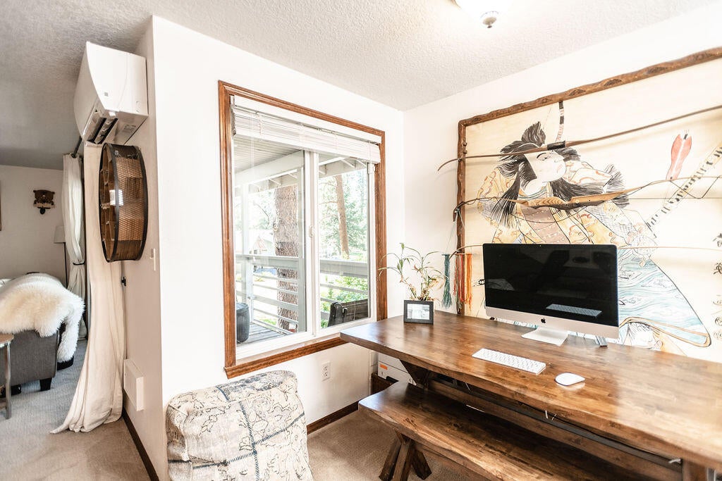 20367 Strawline Road Bend, OR 97702 - Photo 19 of 40 DSC_4146