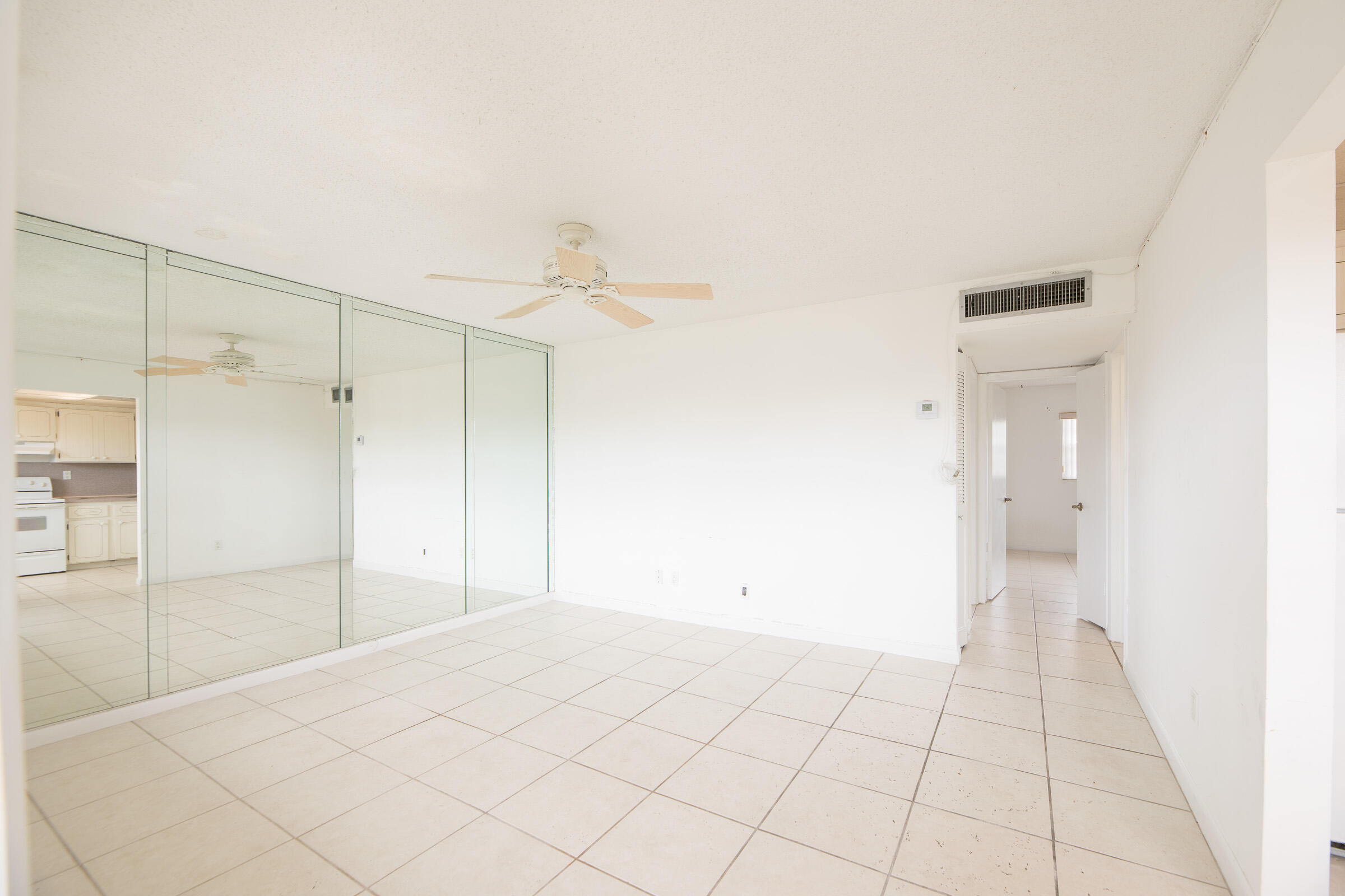 340 Northwest 19th Street, Unit 304 Boca Raton, FL 33432 - Photo 3 of 20 photo-12