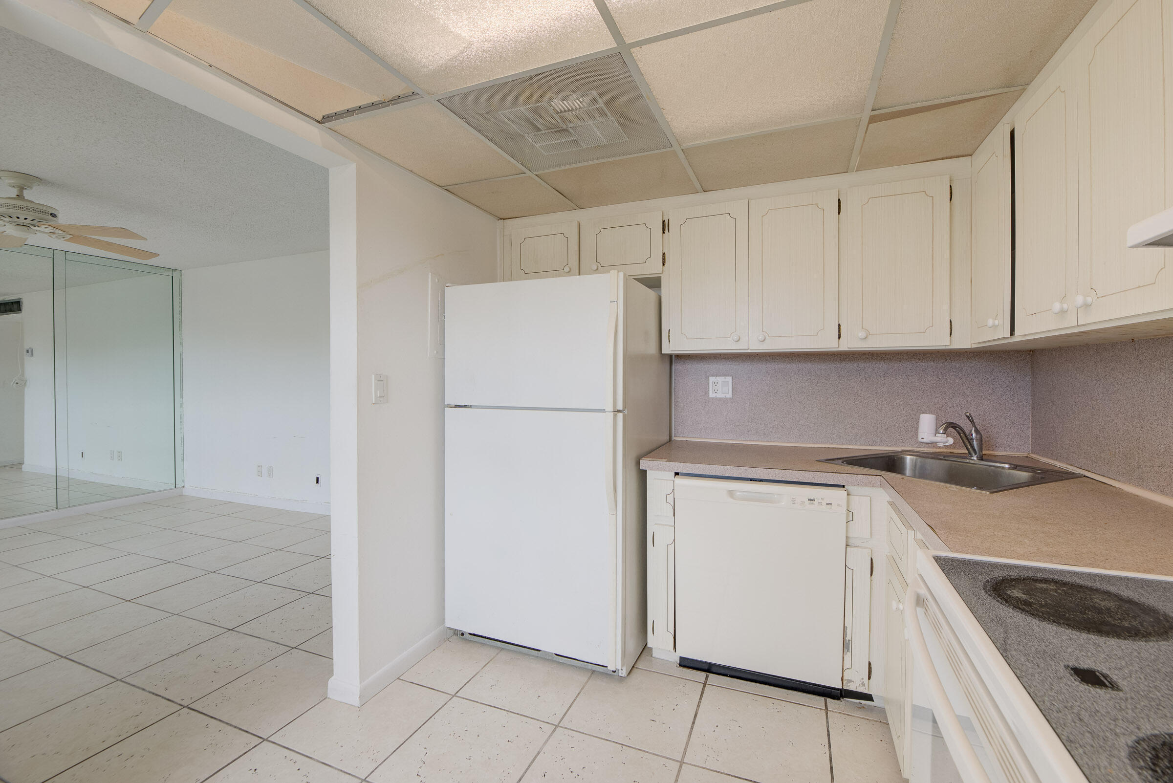 340 Northwest 19th Street, Unit 304 Boca Raton, FL 33432 - Photo 9 of 20 photo-18