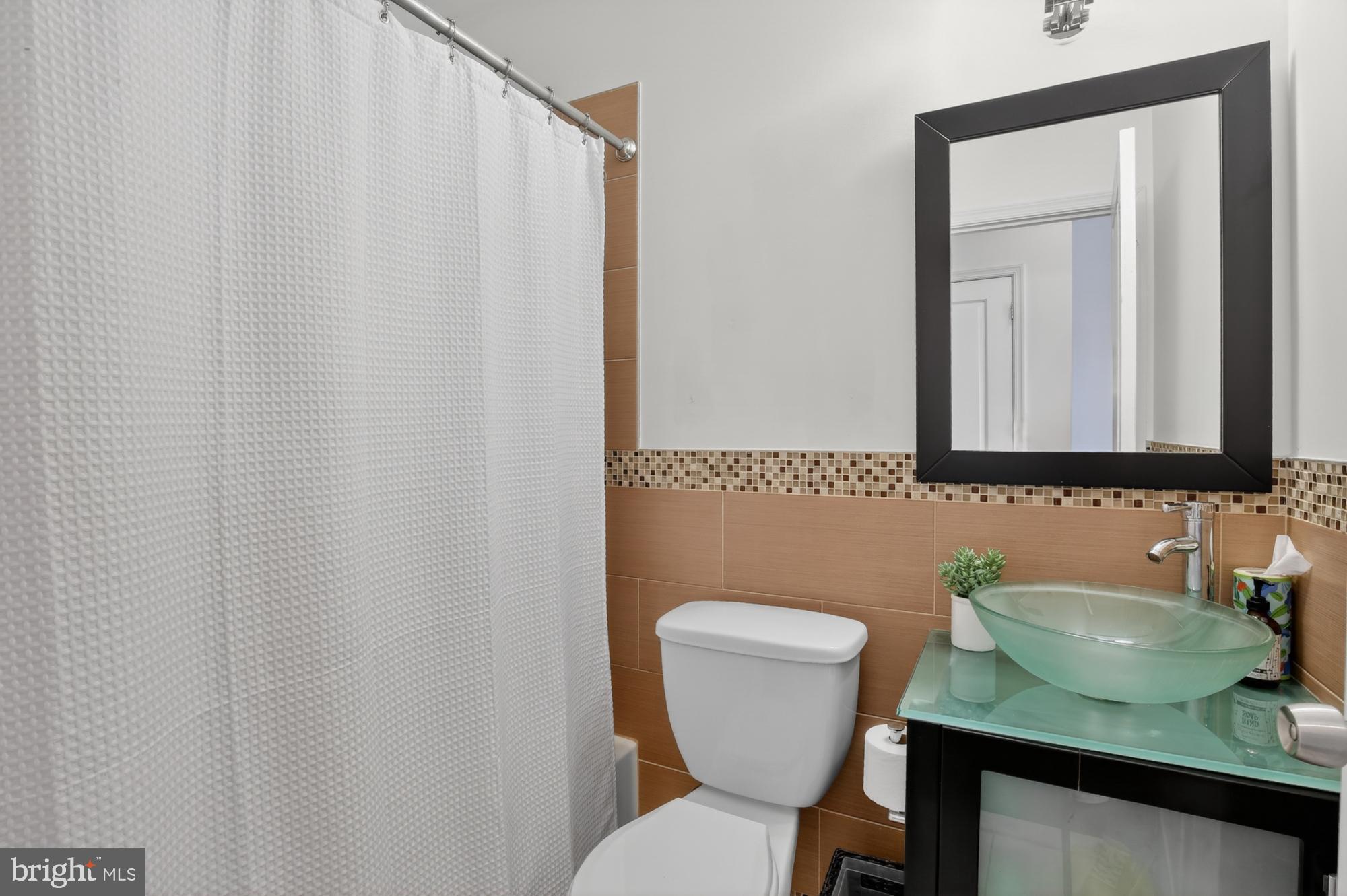 2115 Carpenter Street, Unit 2 Philadelphia, PA 19146 - Photo 15 of 28