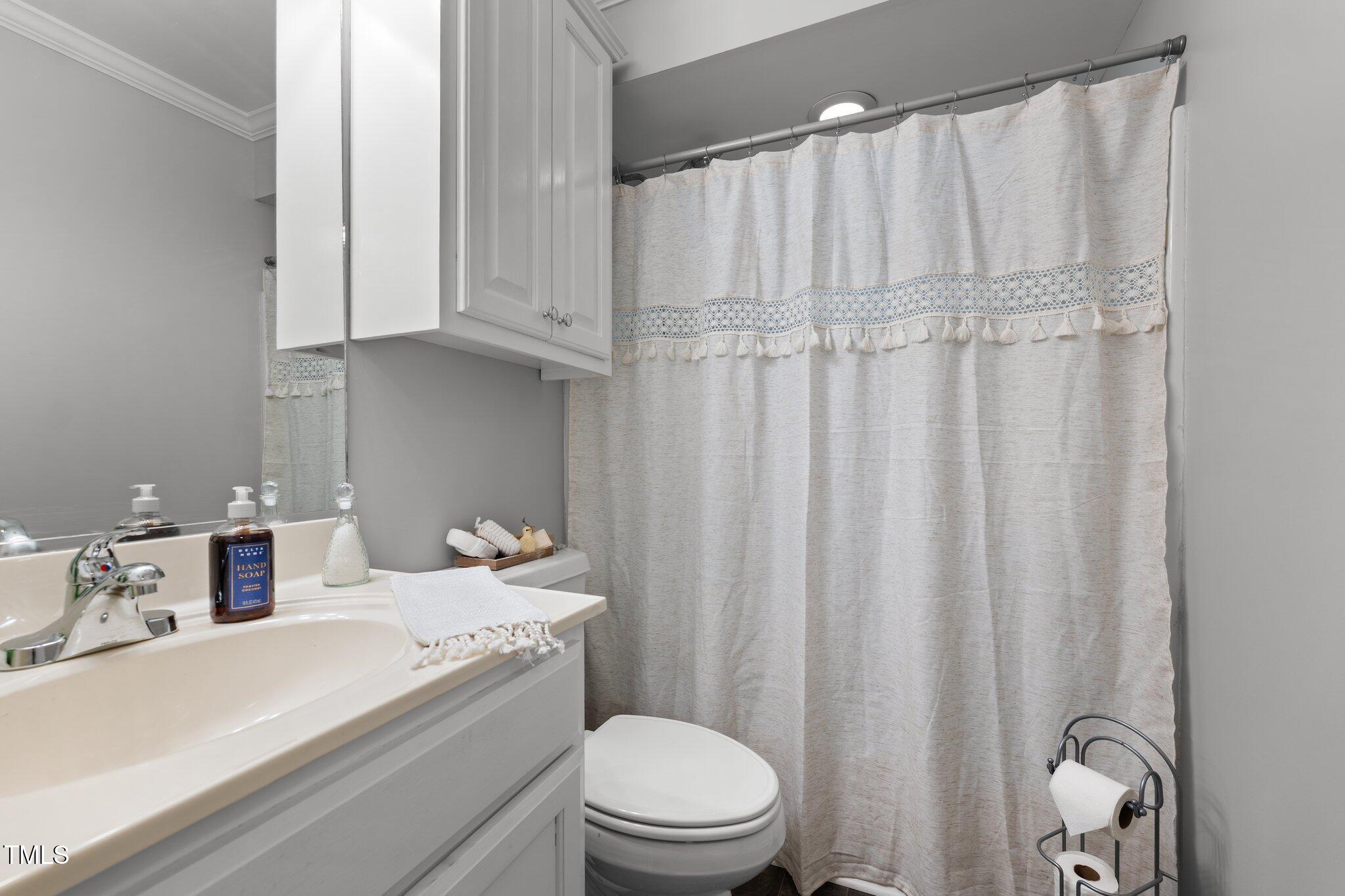 1731 Malone Road, Unit A Burlington, NC 27215 - Photo 14 of 18 Hall bath