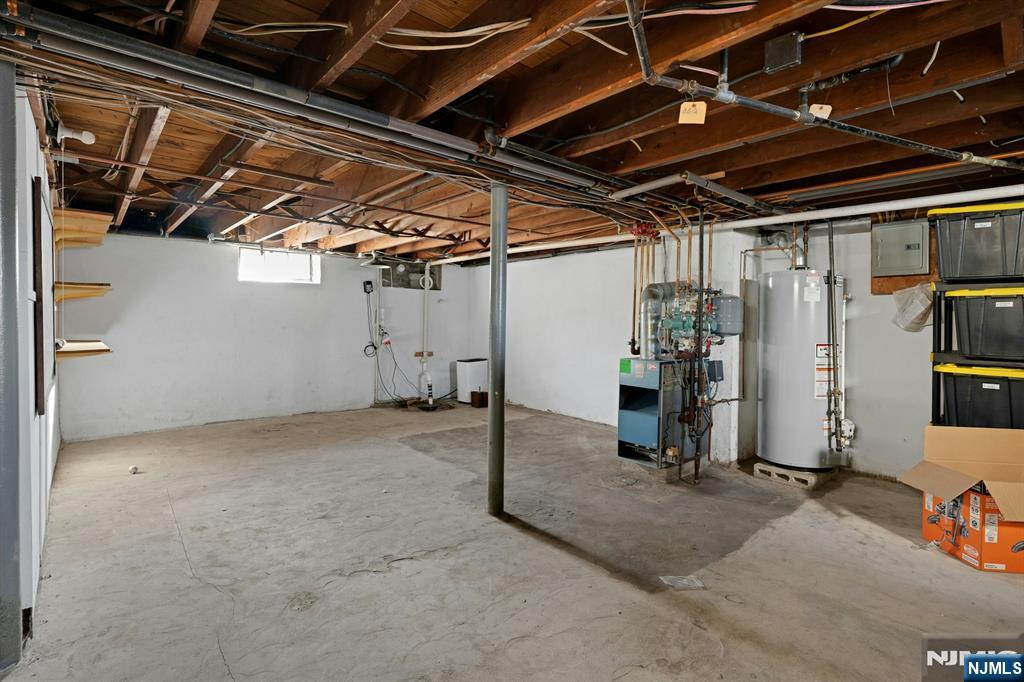 120 Meadowbrook Road Livingston, NJ 07039 - Photo 32 of 36 a view of a garage