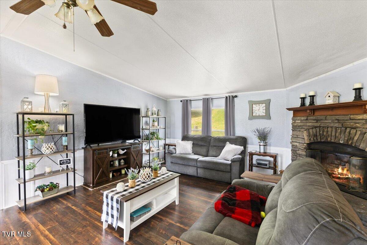 12207 Reedy Creek Road Bristol, VA 24202 - Photo 20 of 43 25-128A2634