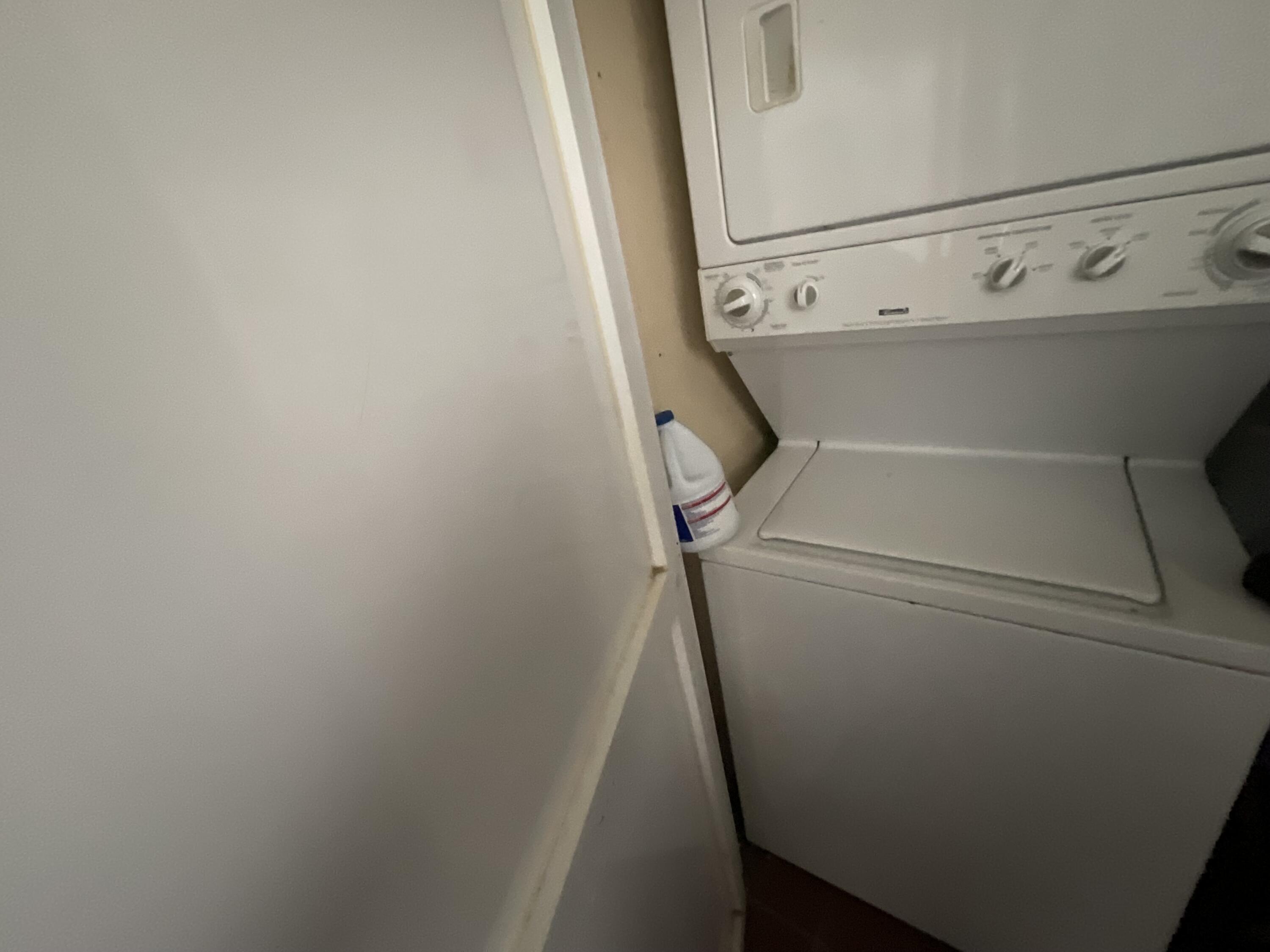 679 Saxony Way Delray Beach, FL 33446 - Photo 5 of 15 Washer and dryer private