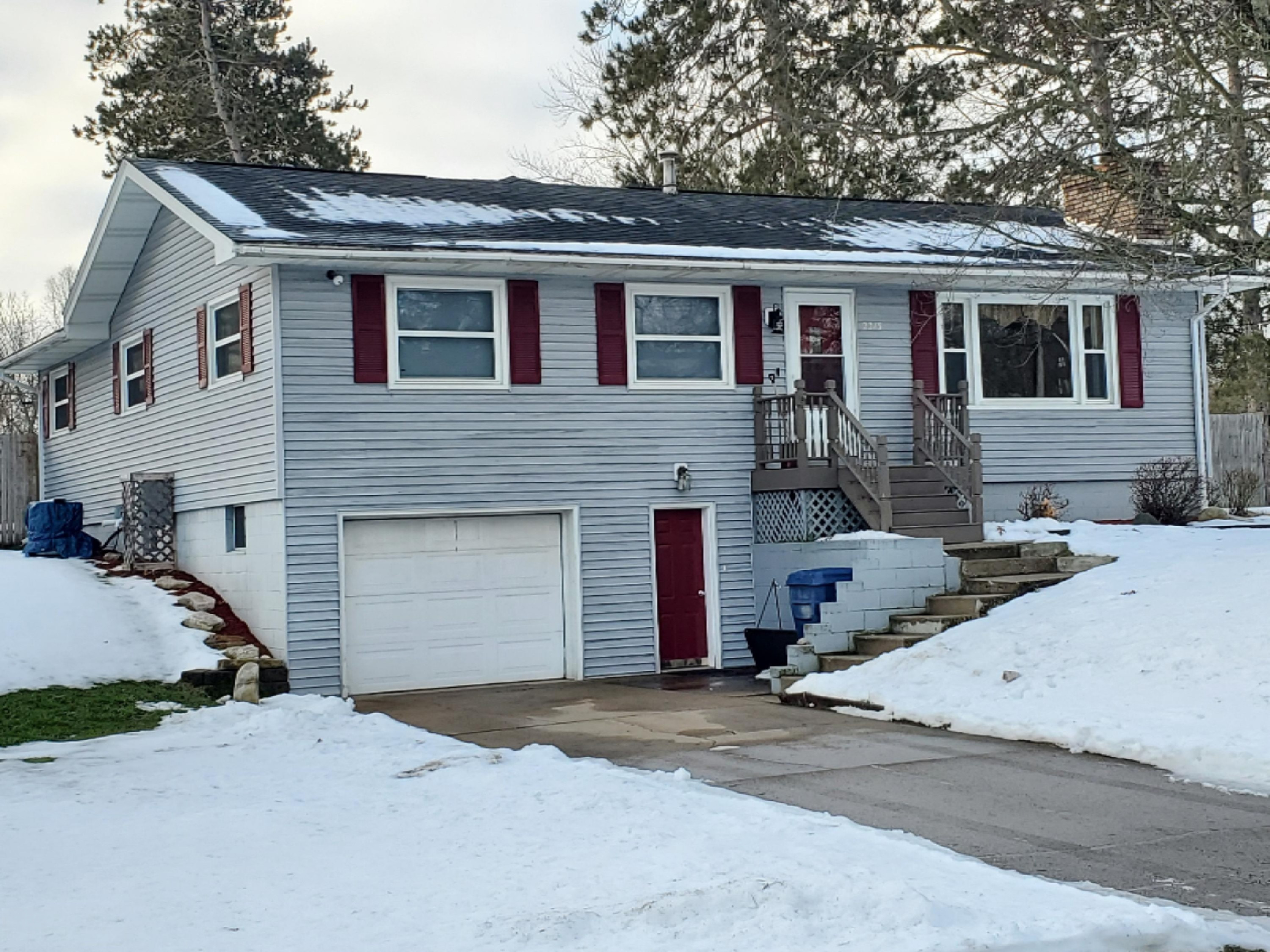 2215 Heights Ravenna Road Muskegon, MI 49444 - Photo 1 of 17 front of home