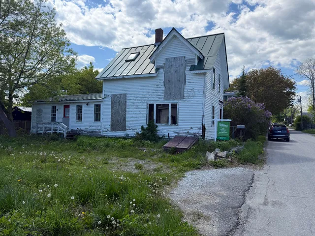 $174,500 | 10 Trinity Street, Rockland, ME 04841