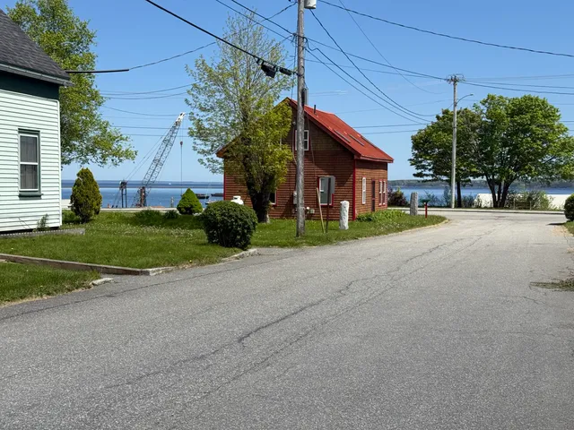 $174,500 | 10 Trinity Street, Rockland, ME 04841