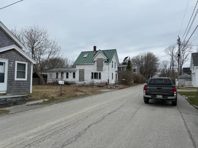 $174,500 | 10 Trinity Street, Rockland, ME 04841