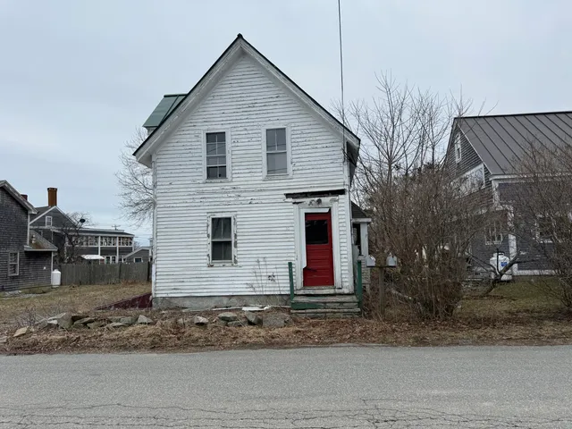 $174,500 | 10 Trinity Street, Rockland, ME 04841