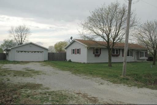 7868 South Sugar Island Road Chebanse, IL 60922 - Photo 2 of 12 a view of a house with a yard
