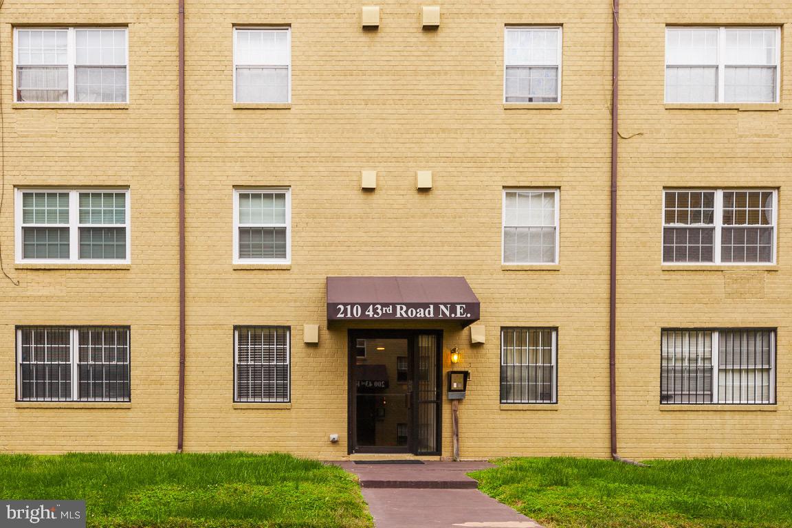 210 43rd Road Northeast, Unit 303 Washington, DC 20019 - Photo 2 of 25 Gallery Image 2
