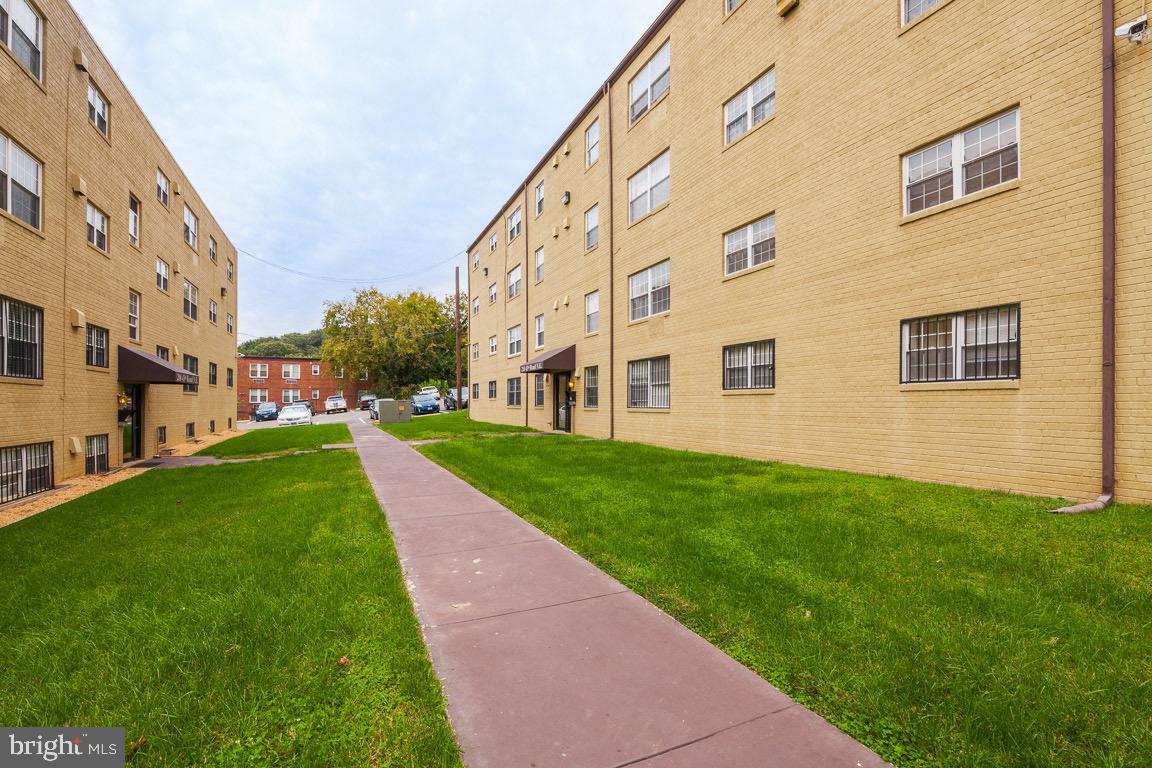 210 43rd Road Northeast, Unit 303 Washington, DC 20019 - Photo 4 of 25 Gallery Image 4