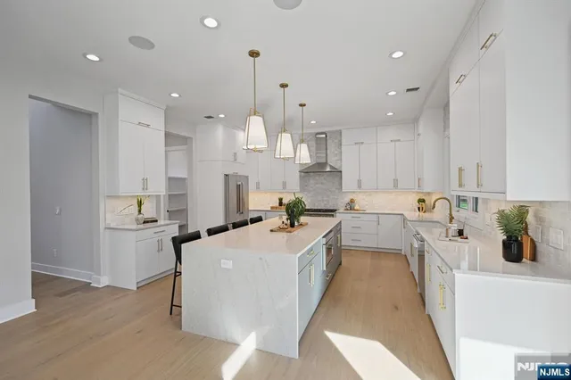 $2,399,000 | 6 Sparrow Drive, Livingston, NJ 07039