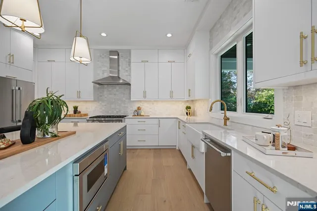 $2,399,000 | 6 Sparrow Drive, Livingston, NJ 07039