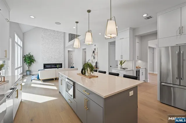 $2,399,000 | 6 Sparrow Drive, Livingston, NJ 07039