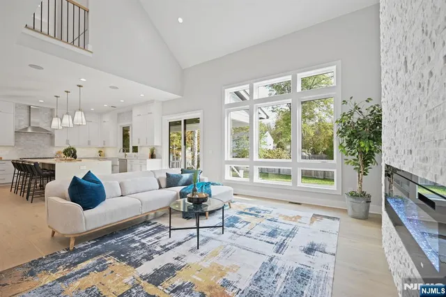 $2,399,000 | 6 Sparrow Drive, Livingston, NJ 07039