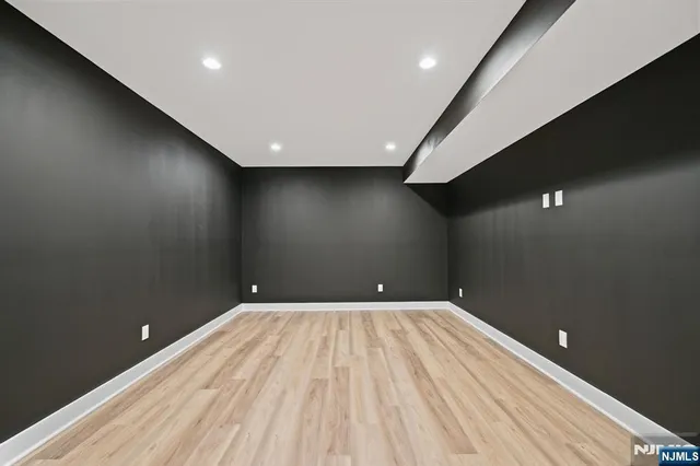 $2,399,000 | 6 Sparrow Drive, Livingston, NJ 07039