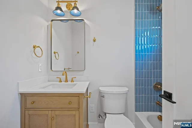 $2,399,000 | 6 Sparrow Drive, Livingston, NJ 07039