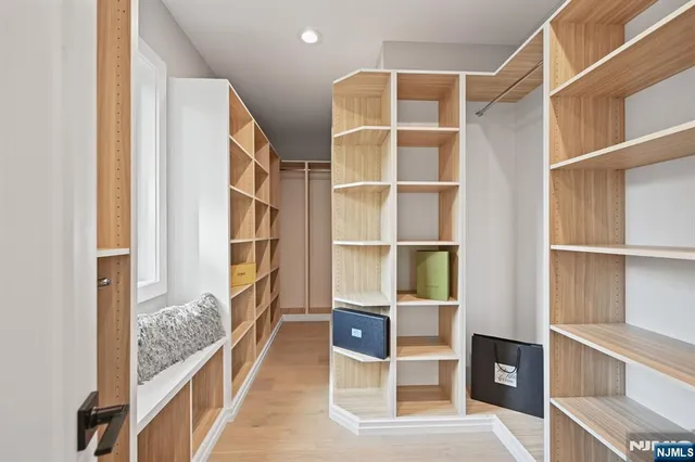 $2,399,000 | 6 Sparrow Drive, Livingston, NJ 07039