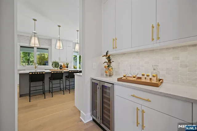 $2,399,000 | 6 Sparrow Drive, Livingston, NJ 07039