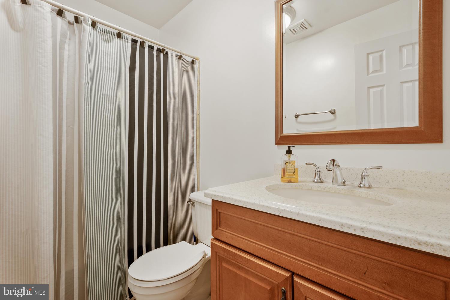 17332 Buehler Road Olney, MD 20832 - Photo 18 of 25 Upper Hall Full Bath