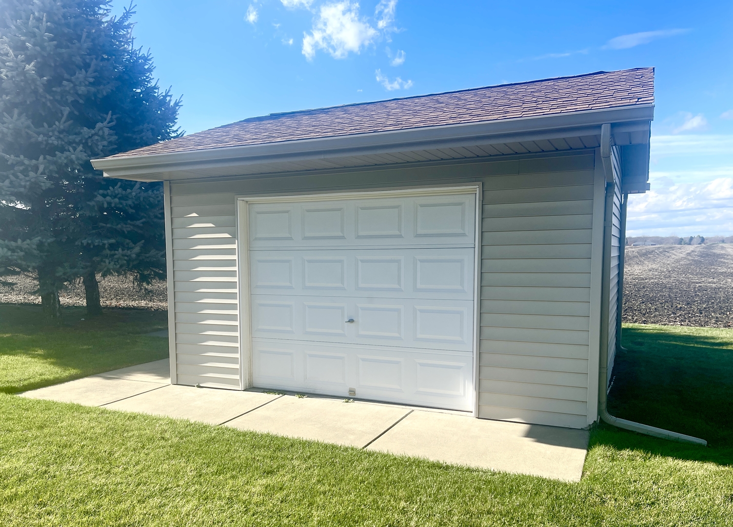2867 East 752nd Road Utica, IL 61373 - Photo 20 of 23 a front view of a house with a yard