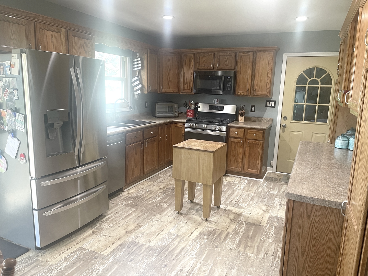2867 East 752nd Road Utica, IL 61373 - Photo 5 of 23 a kitchen with granite countertop a refrigerator stove top oven and sink