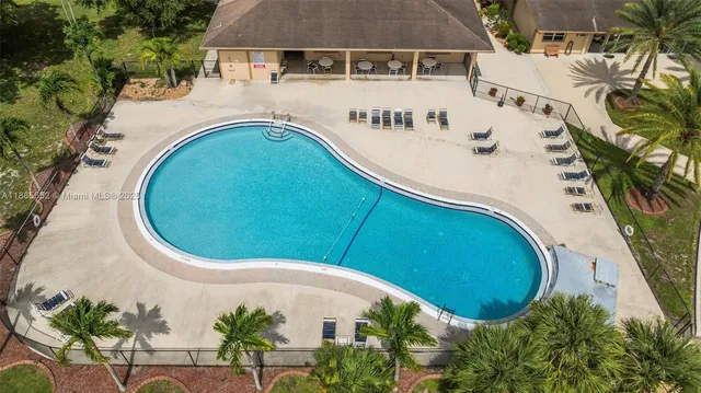 $239,990 | 1800 Southwest 85th Avenue, Davie, FL 33324