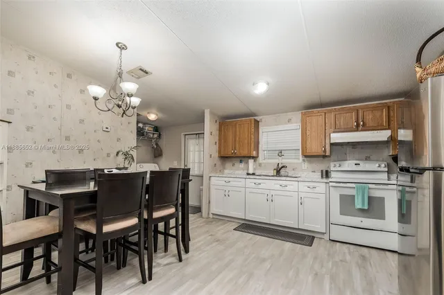 $239,990 | 1800 Southwest 85th Avenue, Davie, FL 33324