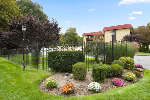 $425,000 | 18 Granada Crescent, Unit 14, White Plains, NY 10603
