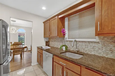 $425,000 | 18 Granada Crescent, Unit 14, White Plains, NY 10603