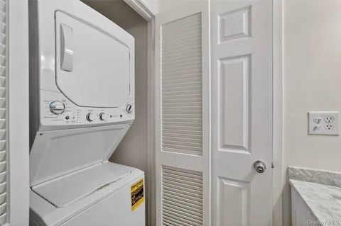 $425,000 | 18 Granada Crescent, Unit 14, White Plains, NY 10603